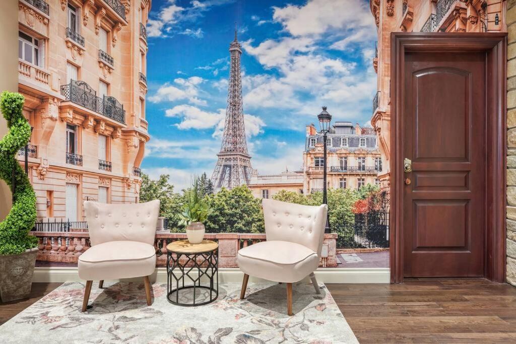 French Chateau W/Swim Spa & Theatre: 11,700 Sqft คาลการี ภายนอก รูปภาพ